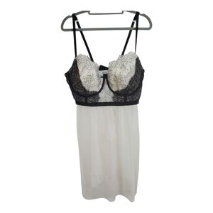 NWT Cacique Seriously Sexy Lingerie Set Babydoll Top Thong White Black 40DDD